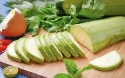 Chuyên gia cảnh báo: Loại RAU quen thuộc trên mâm cơm người Việt nhưng có thể “đầu độc” cả nhà nếu xuất hiện 1 DẤU HIỆU này