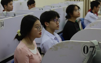 Hàng nghìn thí sinh tranh suất vào trường sư phạm