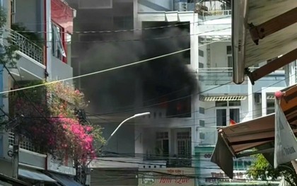 Cháy nhà 4 tầng giữa trung tâm Nha Trang