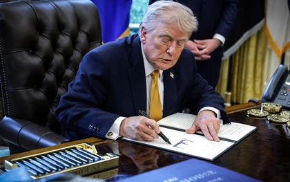 Lần đầu tiên trong lịch sử tiền giấy USD sẽ được in chữ ký của Tổng thống Trump