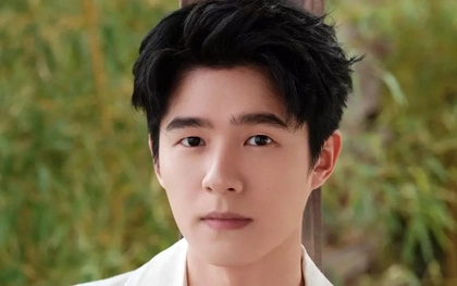 Ba nam diễn viên bị phát hiện tới quán bar "tay vịn"