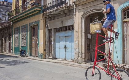 Cạn xăng triền miên, đường phố Cuba như 'xuyên không' khi phương tiện tưởng đã biến mất đồng loạt trở lại