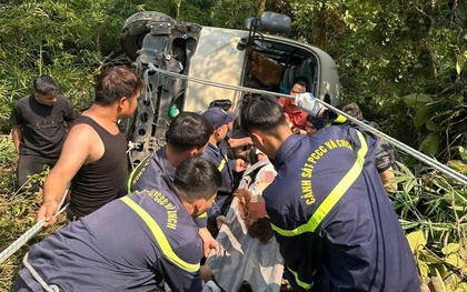 Xe chở khách du lịch rơi xuống vực ở Tam Đảo, 7 người bị thương