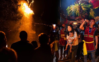 Bốn cây “đình liệu” bùng cháy giữa trời đêm, biển người chờ rước Thánh, "chui kiệu" nô nức xứ Đoài