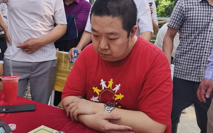 Cao thủ cờ tướng Trung Quốc sang Việt Nam đấu hội làng thua ngay vòng loại