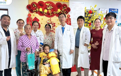 Giành lại sự sống cho bé gái bị lóc da toàn bộ vùng mông