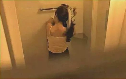 Muốn nổi tiếng đến mức "bán đứng" cả mẹ mình: Những đứa con méo mó đến mức khó tin!