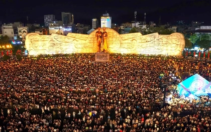 'Biển người' xem khai mạc năm du lịch quốc gia