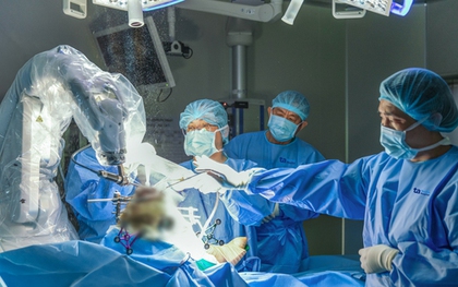 Robot AI thay khớp chuẩn xác đến 100% đầu tiên tại Việt Nam