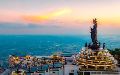 Công trình làm bằng 170 tấn đồng đỏ do chính người Việt tạo tác bằng công nghệ châu Âu, đã vượt Trung Quốc để lập kỷ lục cao nhất châu Á