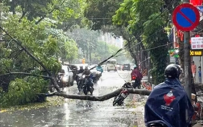 Mưa dông làm 4 người chết, 9 người bị thương