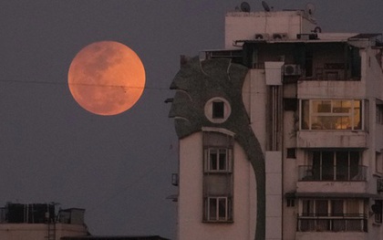 Nguyệt thực 3-3: Chùm ảnh trăng máu rực đỏ từ khắp thế giới