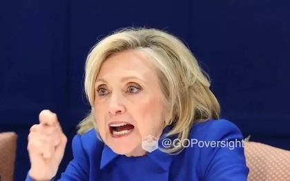 Ông Bill Clinton run tay, bà Hillary đập bàn nổi giận tại buổi điều trần