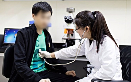 "Đừng nói với ai nhé" và bí mật của người đàn ông khiến vợ phải "lôi" anh đến bệnh viện