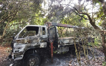 Hà Nội: Xe tải cẩu cây vướng dây điện, tài xế tử vong