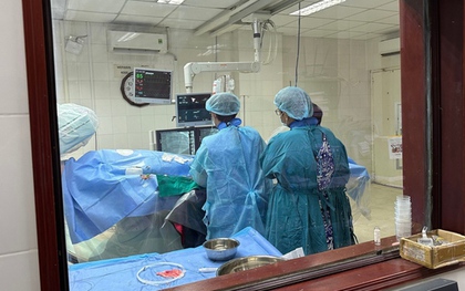 Cứu người đàn ông bị nhồi máu cơ tim cấp sau khi bị điện giật