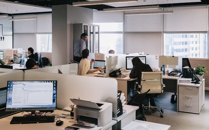 Tưởng AI sẽ thay lao động phổ thông trước, nhưng dữ liệu mới lại chỉ sang một nhóm nghề khác