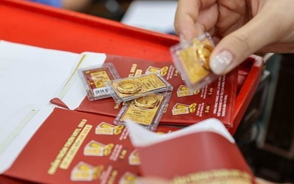 Dốc sạch 200 triệu tiết kiệm chạy đua mua vàng, tôi sững sờ khi lỗ nặng khi giá giảm nhanh: Rủi ro lớn thế nào khi FOMO