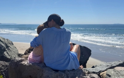 Meghan Markle bất ngờ khoe ảnh hiếm của con gái Lilibet nhân dịp 8/3