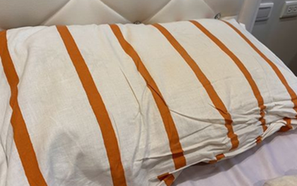 Không phải gối, bác sĩ tiết lộ "thứ bẩn nhất" trên giường ngủ của bạn