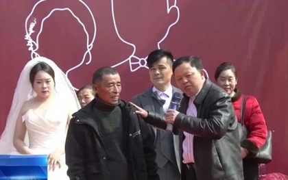 Bố vợ trả lại 700 triệu đồng sính lễ ngay trong đám cưới, chú rể đem tiền làm 1 việc khiến nhiều người bất ngờ