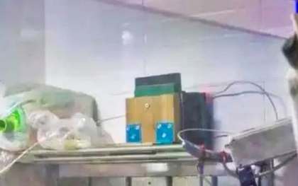 Người đàn ông dùng loa phóng thanh kể chuyện ma suốt 10 tiếng mỗi ngày để trả thù hàng xóm