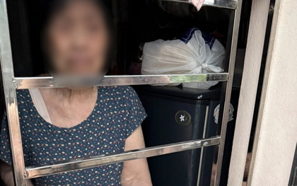 Xôn xao thông tin cụ bà ở Hà Nội "bị nhốt trong nhà của mình", con đưa cơm qua cửa sổ: Chính quyền nói gì?