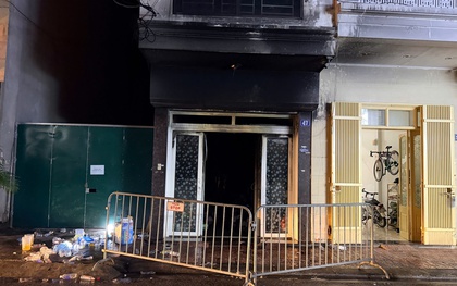 Cháy nhà ở Hà Nội, 5 người mắc kẹt