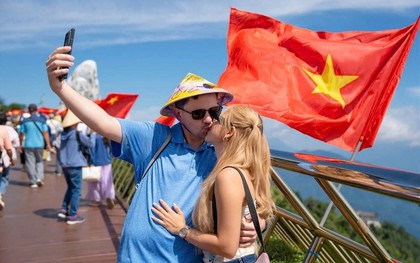Không chỉ du lịch, nhiều du khách đến Việt Nam để hoàn thiện một thứ đặc biệt cho ngày quan trọng này