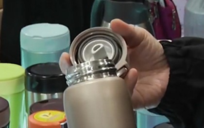 Nam tài xế 50 tuổi mắc hàng loạt bệnh hiểm nghèo vì chiếc cốc giữ nhiệt, bác sĩ nhắc: 7 loại nước tuyệt đối không để trong loại cốc này