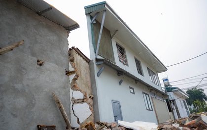 Cận cảnh loạt nhà siêu mỏng, siêu méo trên tuyến đường 500m ở Hà Nội