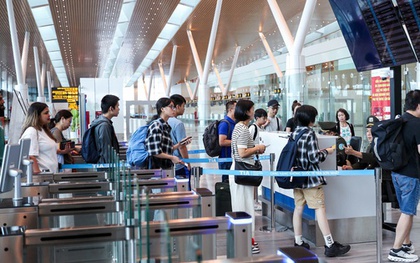 Khẩn trương nghiên cứu, giảm giá dịch vụ hàng không