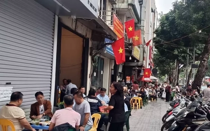 Hà Nội: 2 chỉ huy và 14 cán bộ công an phường 'không hoàn thành nhiệm vụ' vì để vi phạm trật tự đô thị, ùn tắc