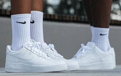 Mẫu giày "nồi đồng cối đá" từ năm 1982 bây giờ người ta vẫn đi đầy đường, thậm chí còn thành giày cưới