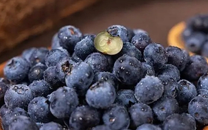 Người phụ nữ 61 tuổi kiên trì ăn việt quất mỗi sáng suốt 4 năm, kết quả khám khiến bác sĩ gật gù: "Cách này rất ổn"