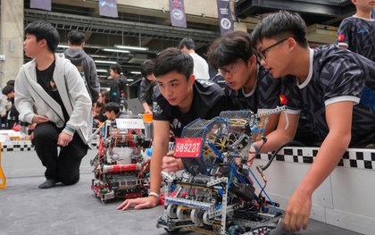 3 đội tuyển LSTS (Trường Đinh Thiện Lý) cùng đại điện Việt Nam chinh phục sân chơi Robotics lớn nhất hành tinh