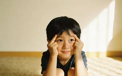 Nếu con bạn thể hiện 4 cử chỉ tay này, đó là dấu hiệu điển hình của trí thông minh!