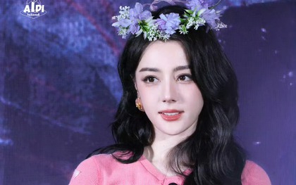 Mỹ nam bị coi là miếng kẹo cao su dính dưới đế giày của Địch Lệ Nhiệt Ba