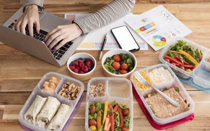 Đừng để hộp cơm trưa thành nguy cơ sức khỏe: Đây là những điều dân văn phòng nên lưu ý