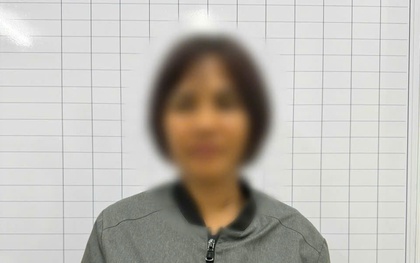 Khởi tố người phụ nữ cố tình bán hàng rong trong sân bay Nội Bài