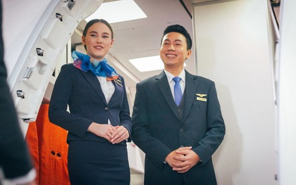 Tiếp viên hàng không tiết lộ sự thật đằng sau lời chào khi khách lên máy bay