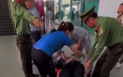 Nữ y sĩ ép tim, giành giật sự sống cho thanh niên 27 tuổi ngã quỵ giữa sân bay