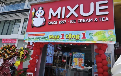 Thấy gì từ việc chuỗi trà sữa Mixue đóng hàng trăm cửa hàng?