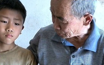 Câu chuyện xúc động về cậu bé 9 tuổi thường mang thịt từ trường về cho ông nội vì "sợ ông sẽ chết nếu không được ăn thịt"