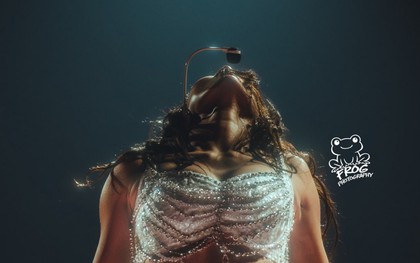 Showbiz có mỹ nhân đẹp như hiện thân của nữ thần Hy Lạp: Body tượng tạc, nhìn cơ bụng là đủ phát sốt