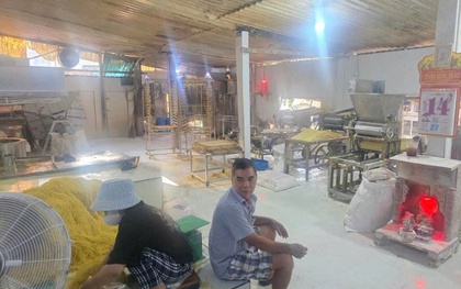 Triệt phá cơ sở sản xuất mì tươi do cặp vợ chồng cầm đầu "ngậm" hàn the và thủy tinh lỏng: Hơn 2.800 tấn đã tuồn ra thị trường suốt 12 năm