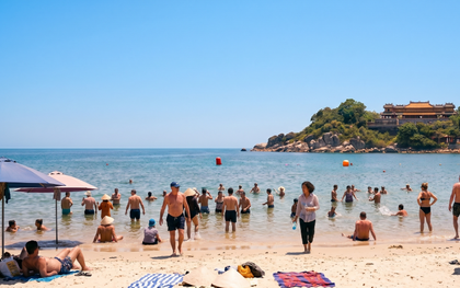 Đi du lịch giữa nắng nóng, nhiều người không ngờ những thói quen này lại âm thầm đẩy nguy cơ đột quỵ lên cao