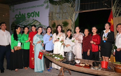 “Nóng hầm hập” tại Lễ hội Bánh dân gian Nam Bộ ngay trong ngày đầu khai mạc, 26-4