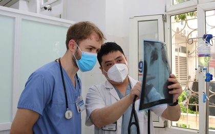 Vì sao nhiều bác sĩ từ các nước tiên tiến sang Việt Nam học nghề mỗi năm?