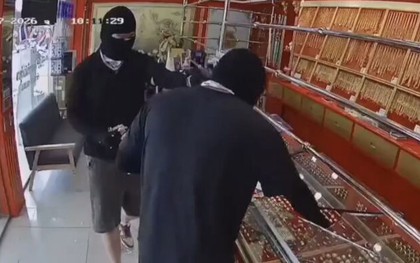 Hai du khách Trung Quốc cướp tiệm vàng tại Thái Lan trong 30 giây